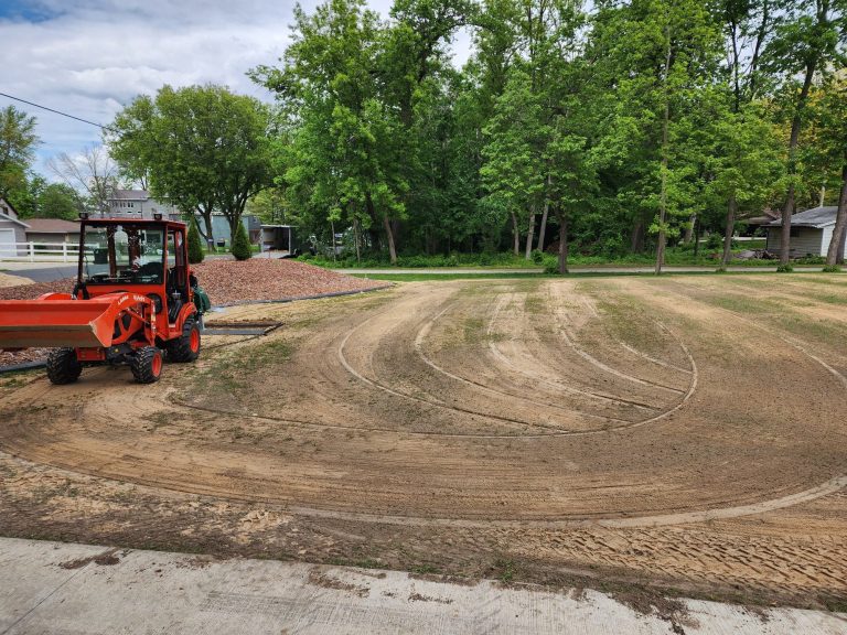 Top dressing / Leveling before